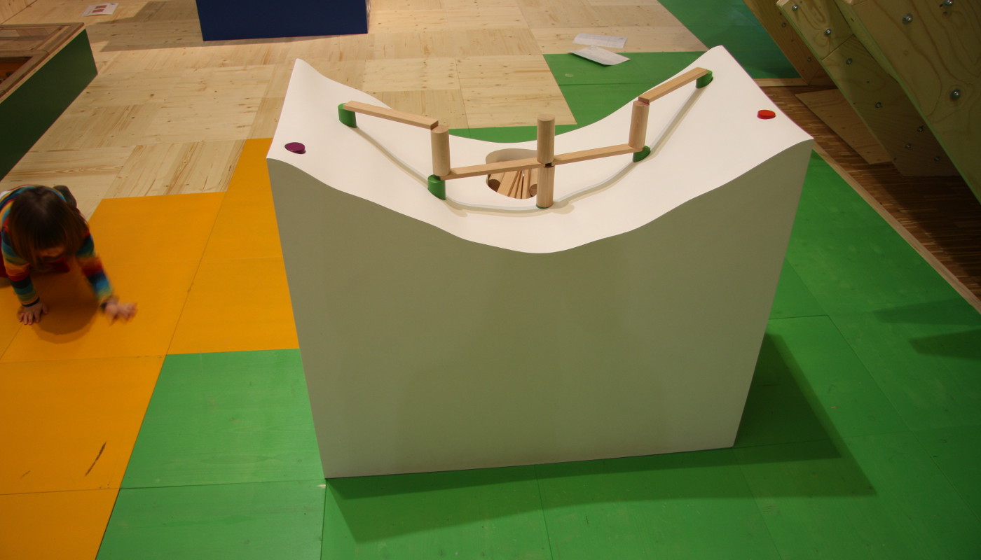 Geschicklichkeitsspiel für eine Ausstellung zum Thema Holz im Zoom Kindermuseum Wien